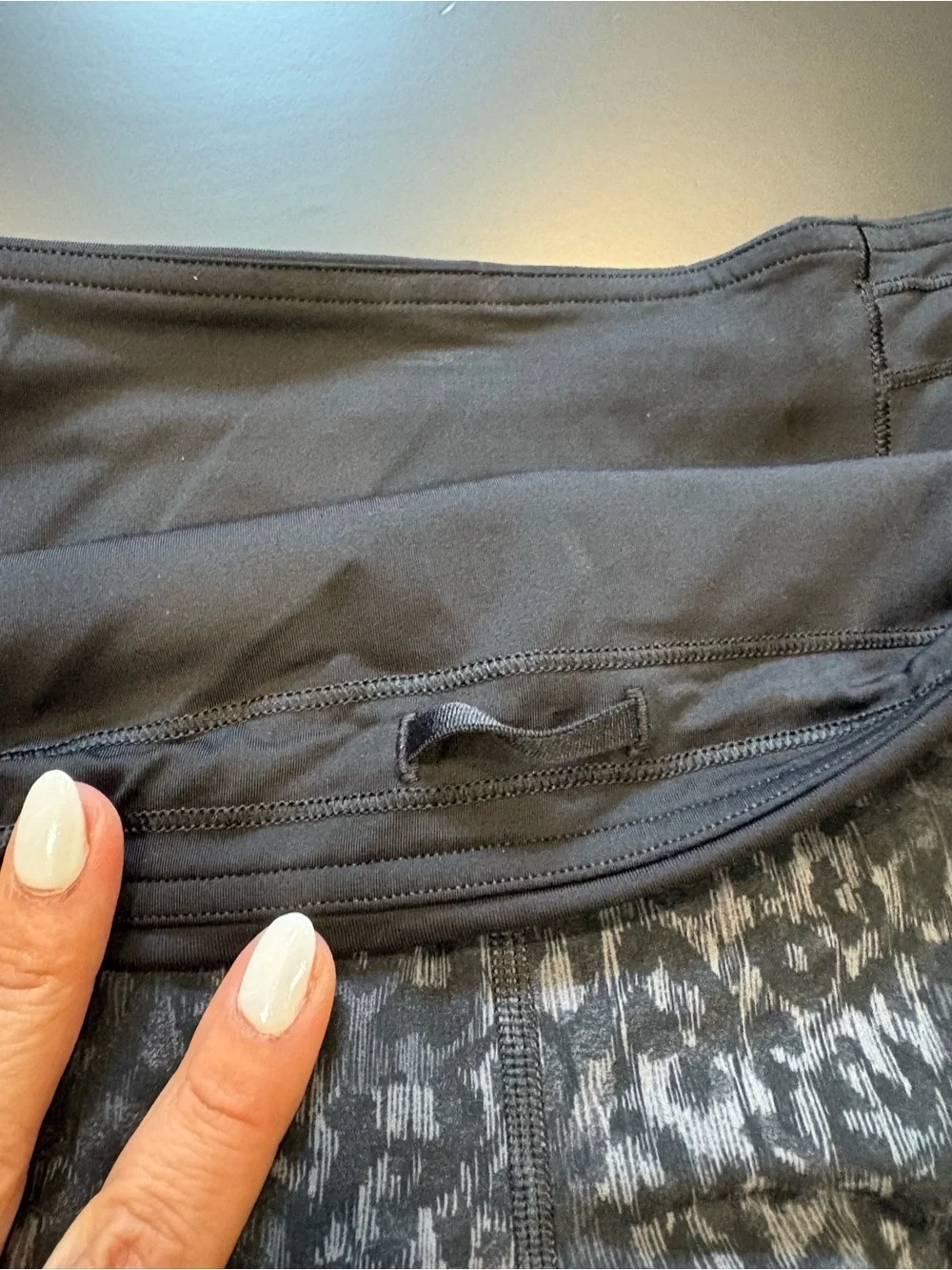Lululemon Athletica Women's Speed-Up Gray/Black Athletic Shorts - Picture 4 of 12